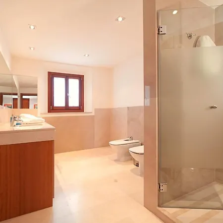 Sleeps 6 Pool Air Con Wifi