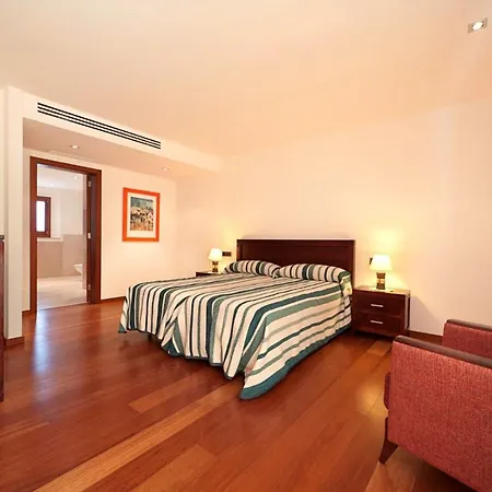Villa Sleeps 6 Pool Air Con Wifi *