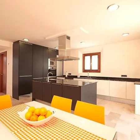 Villa Sleeps 6 Pool Air Con Wifi *